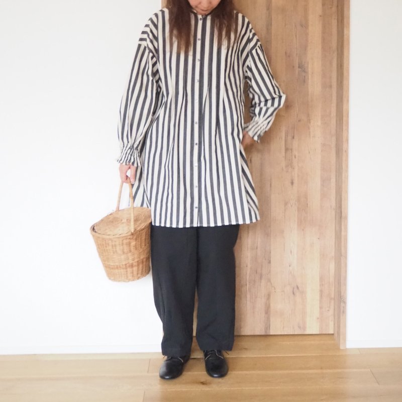 Cotton linen stripe shirt / OFF/W×BLACK - Women's Shirts - Cotton & Hemp Black