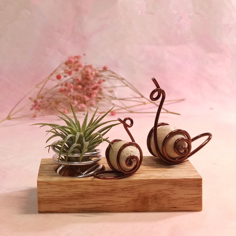 [Little Snail] Bronze / Rectangular Solid Wood Base - ตกแต่งต้นไม้ - วัสดุอื่นๆ สีนำ้ตาล