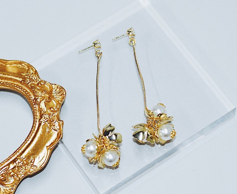 珍珠之花 - 耳環/耳夾 - 其他金屬 金色