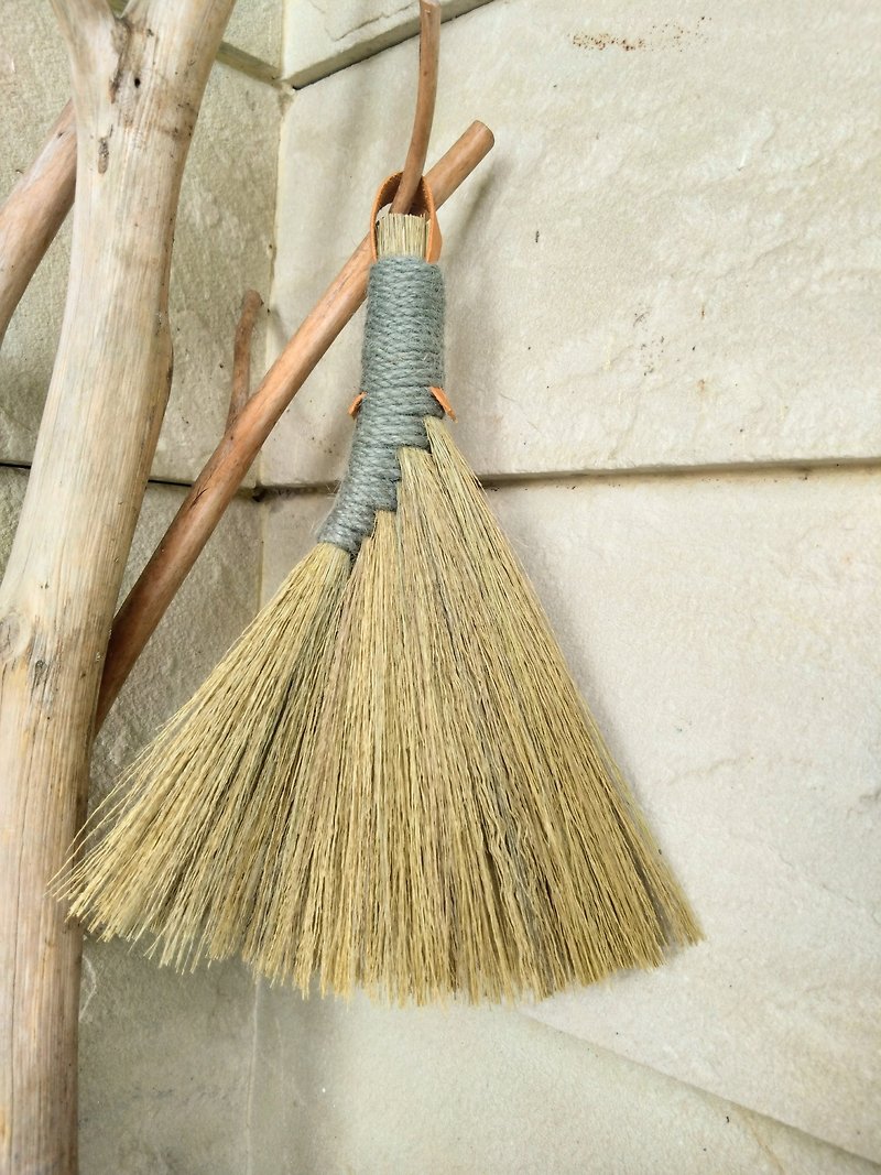 handmade broom - ของวางตกแต่ง - ผ้าฝ้าย/ผ้าลินิน สีเขียว