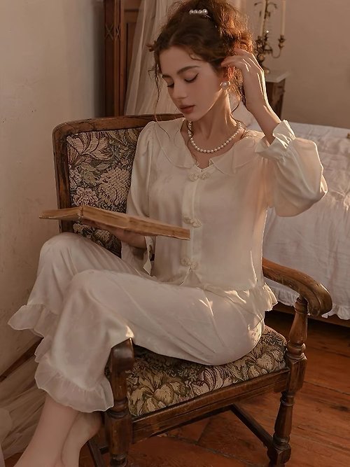 Queensybra long sleeve satin white pajamas print