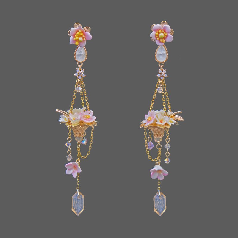 石畳のコスモス揺りかごピアス - ピアス・イヤリング - 粘土 ピンク