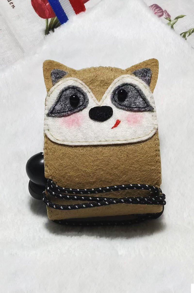 Earphone holder 耳機集線器-浣熊 - 捲線器/電線收納 - 其他人造纖維 卡其色