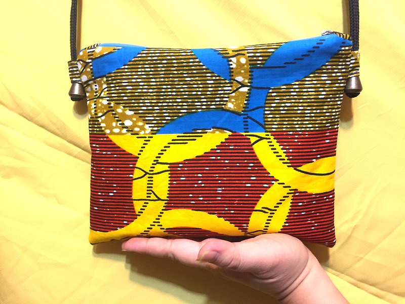【Love Africa】 African Fabric Side Backpack-Hoop (Red and Blue) - กระเป๋าแมสเซนเจอร์ - ผ้าฝ้าย/ผ้าลินิน 