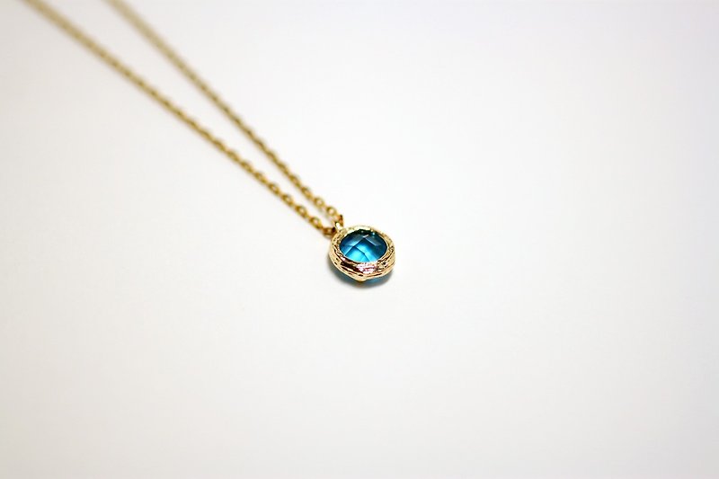 Small marine glass crystal brass short chain - Collar Necklaces - Gemstone Blue