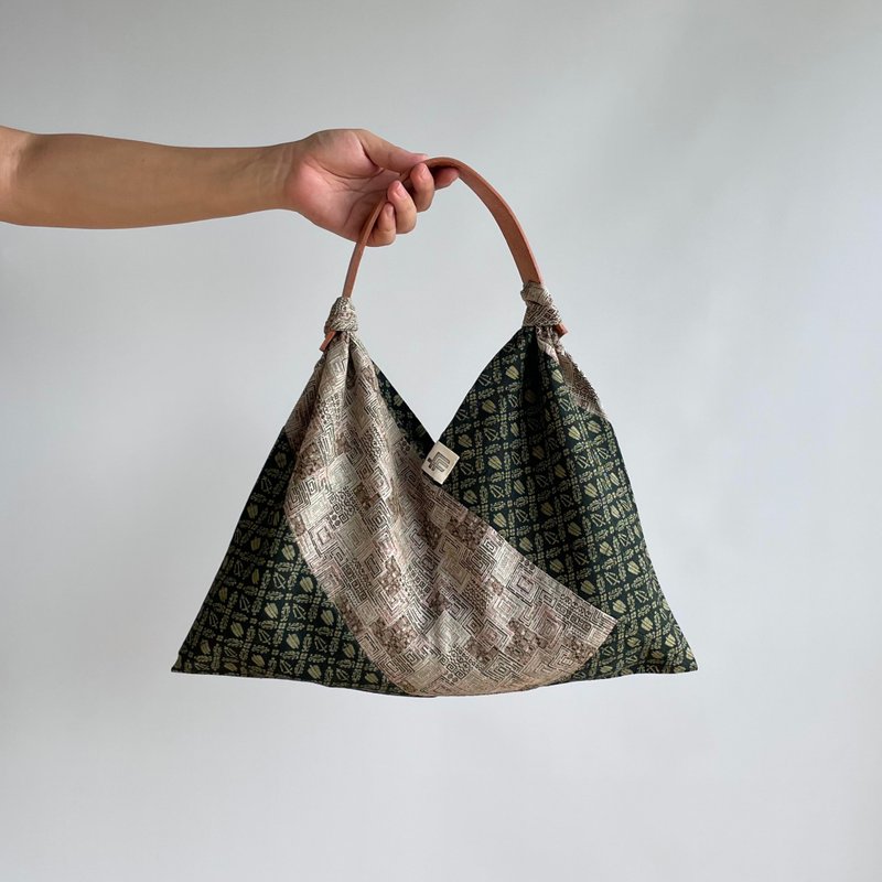 Unique | Single layered Two-colored AZUMA bag -KIMONO, beige & Wool, dark green - กระเป๋าถือ - ขนแกะ สีเขียว