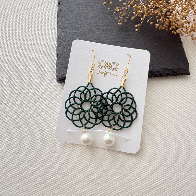[Mizuhiki] [Moss Green] Mandara Knot & Cotton Pearl Mizuhiki Accessory / Pierced Earrings or Clip-Ons / Suits Both Western and Japanese Styles - ต่างหู - ผ้าไหม สีเขียว
