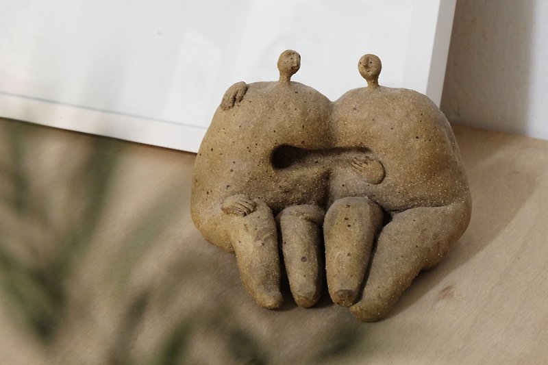 A Decorative Pottery Figurine - ของวางตกแต่ง - ดินเผา สีนำ้ตาล