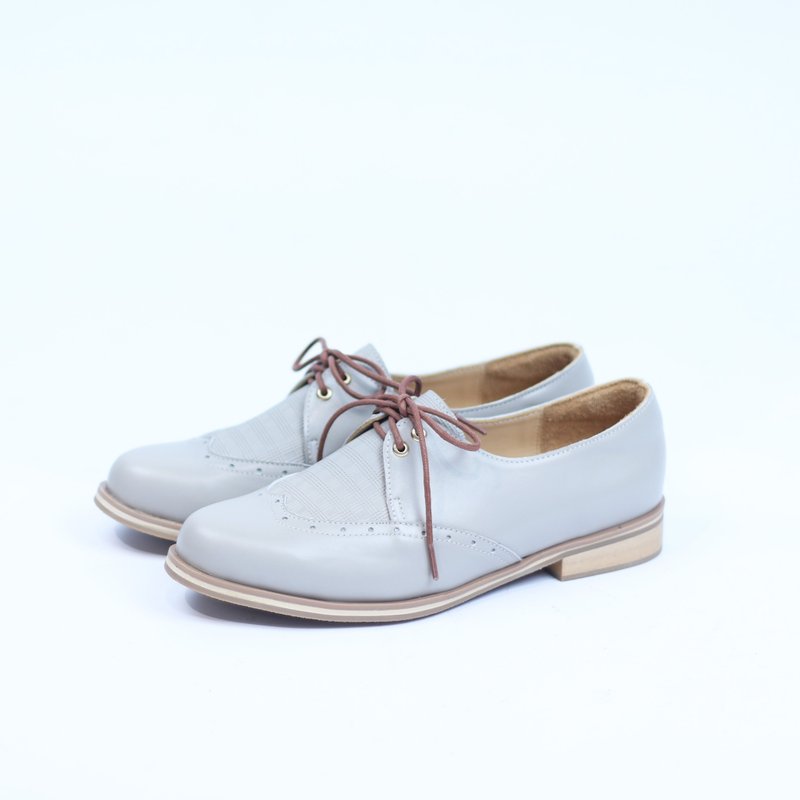 【Intellectual Oxford style】English carved women's shoes. Blue Cat Gray - รองเท้าหนังผู้หญิง - หนังแท้ สีเทา