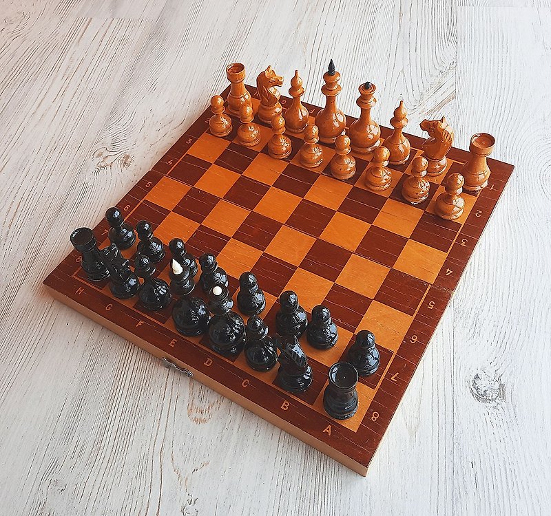ヴィンテージ ロシア チェス セット 1960 年代 - 8 cm キング小さな木製チェス セット ソ連 - ボードゲーム・玩具 - 木製 