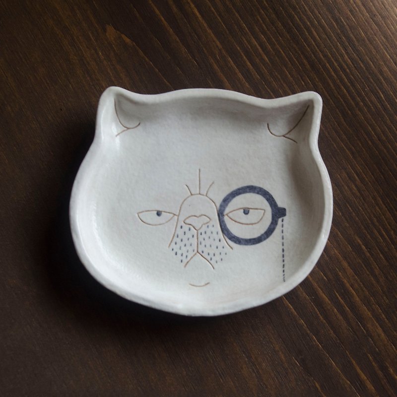 Cat with Attitude_Detective( shallow dish / small dish) - จานเล็ก - ดินเผา ขาว