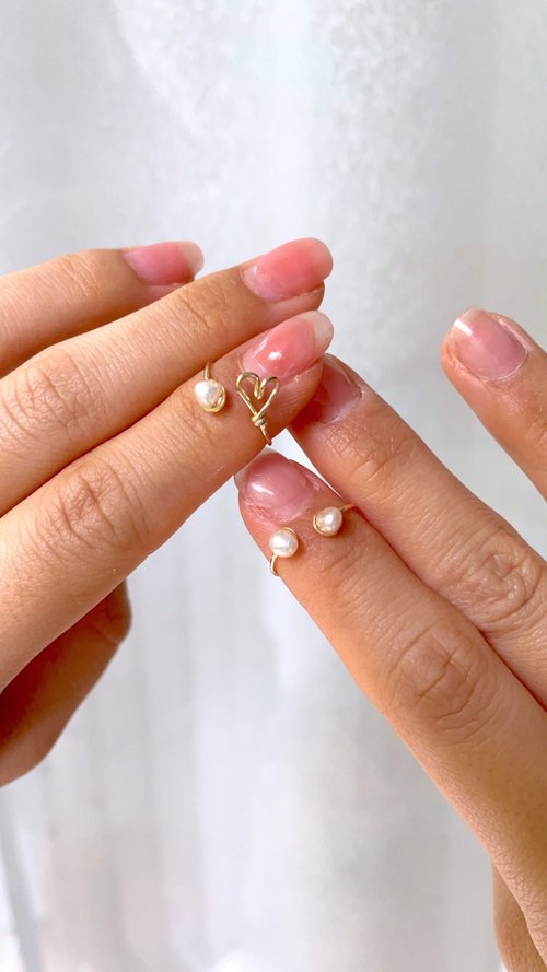 Swhisper Jewellery 耳語 金色小桃心淡水珍珠可調整開口戒指