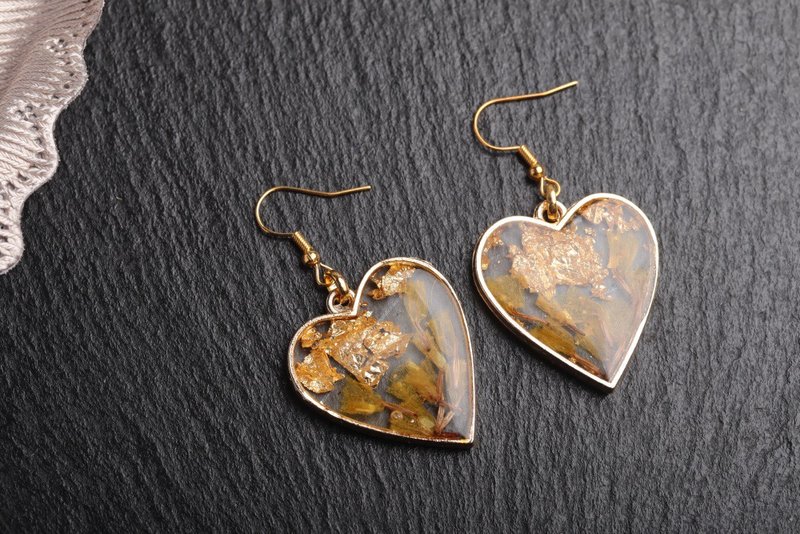 Handmade Dry Pressed Flower Resin Earrings, Real Flower Jewelry - 耳環/耳夾/耳骨夾 - 植物．花 金色