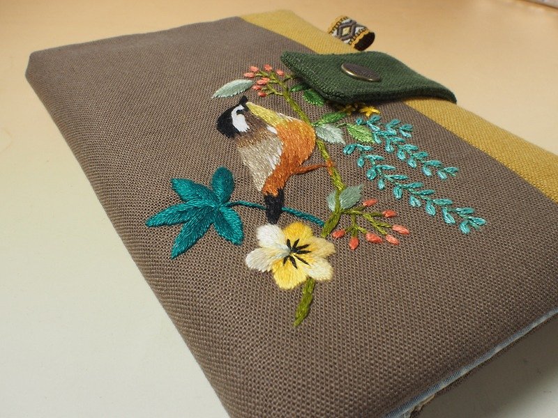 Hand-embroidered multifunctional passport holder/long cloth holder*bird and flower* - Passport Holders & Cases - Thread 