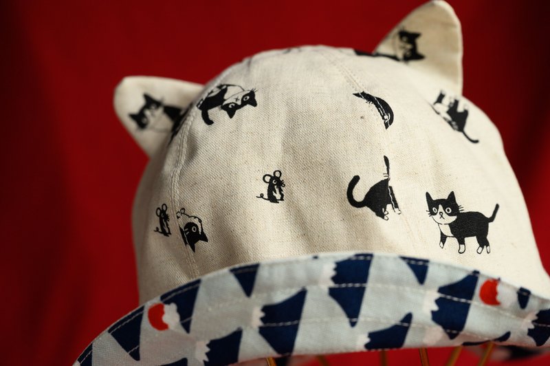 人戴的貓帽 雙面皆可戴 外面賓士貓 翻過來富士山 一秒變潮好簡單 - 帽子 - 棉．麻 卡其色