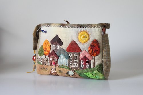 BeePatchwork Quilted Cosmetic Bag made in Japanese patchwork style.
