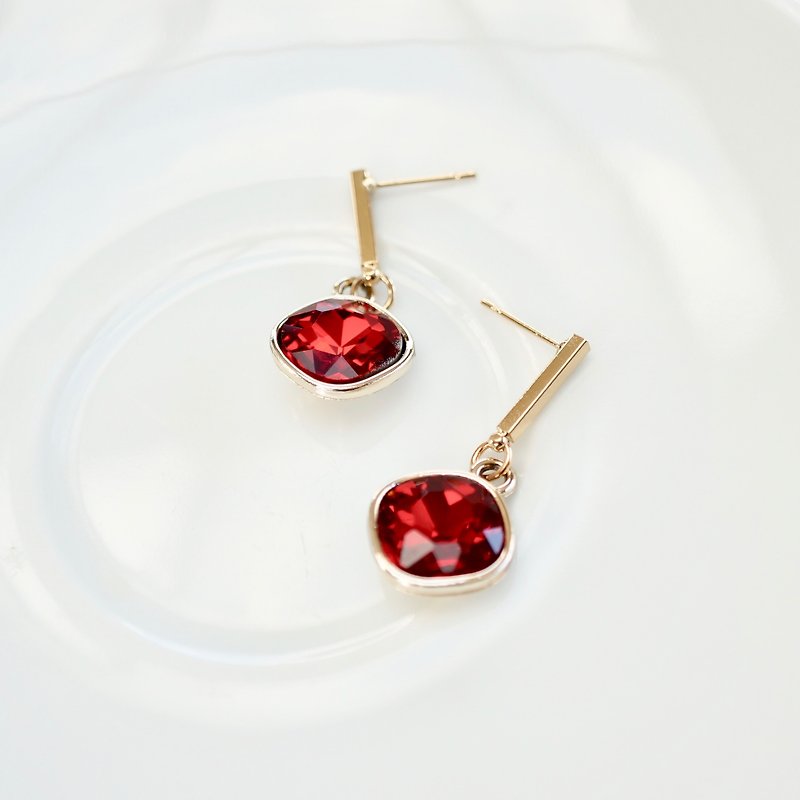 ITS-269 [Gold-plated earrings series · Red sparkling high-profile earrings] High-profile gorgeous red · Big glass drill · ear needle only · New Year's gift. - Earrings & Clip-ons - Glass Red
