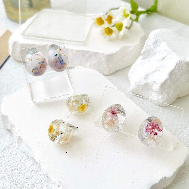 Dry flower glue drop earrings - Earrings & Clip-ons - Resin Multicolor
