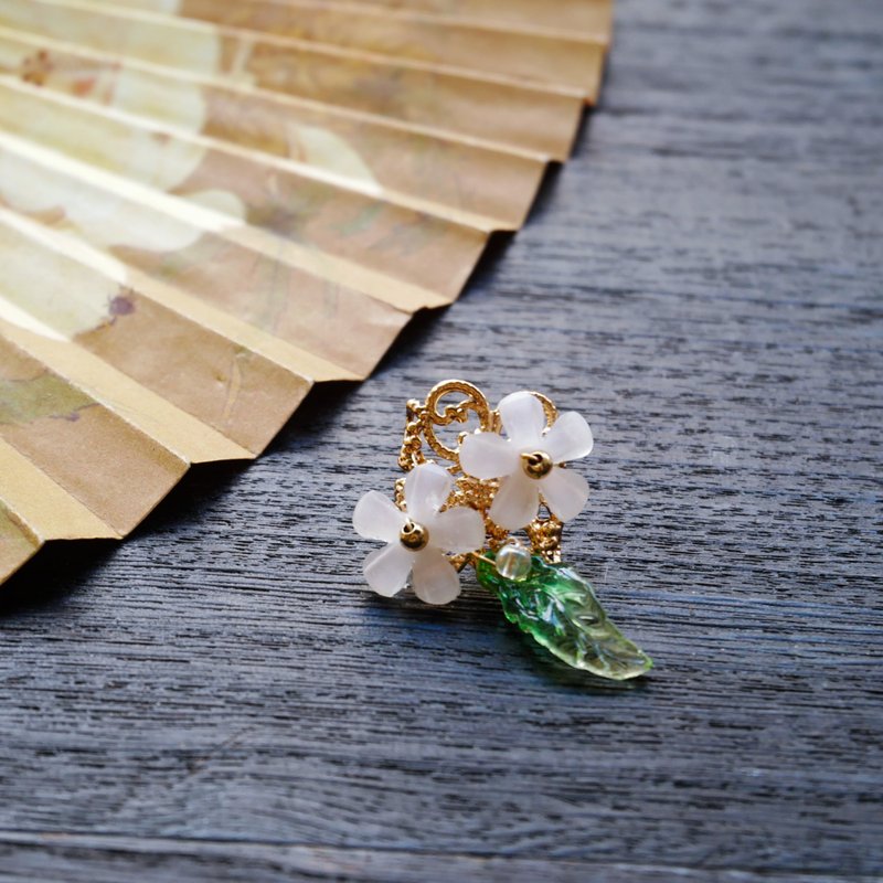 [Mohuige] Small white flower hair button (single) - Hair Accessories - Copper & Brass White