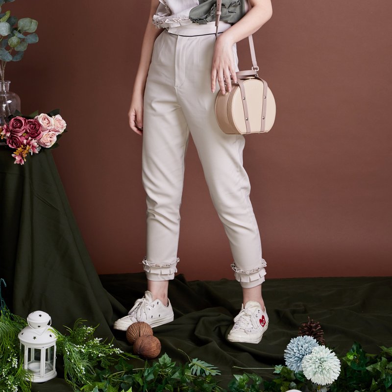 Dreamy Pants with Beautiful Frills - Cream - 女長褲 - 棉．麻 卡其色
