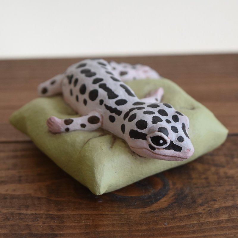 Sleeping Leopard gecko-Mack Snow - ของวางตกแต่ง - วัสดุอื่นๆ ขาว