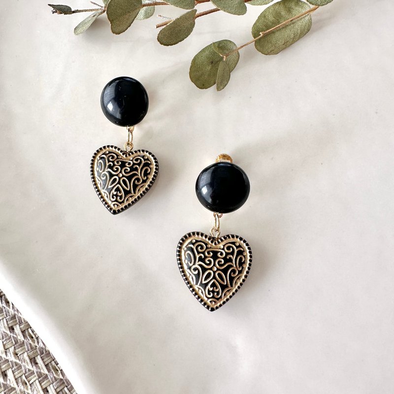 German made black heart Clip-On Black german classic heart earring Japanese clip on earring - ต่างหู - วัสดุอื่นๆ สีดำ