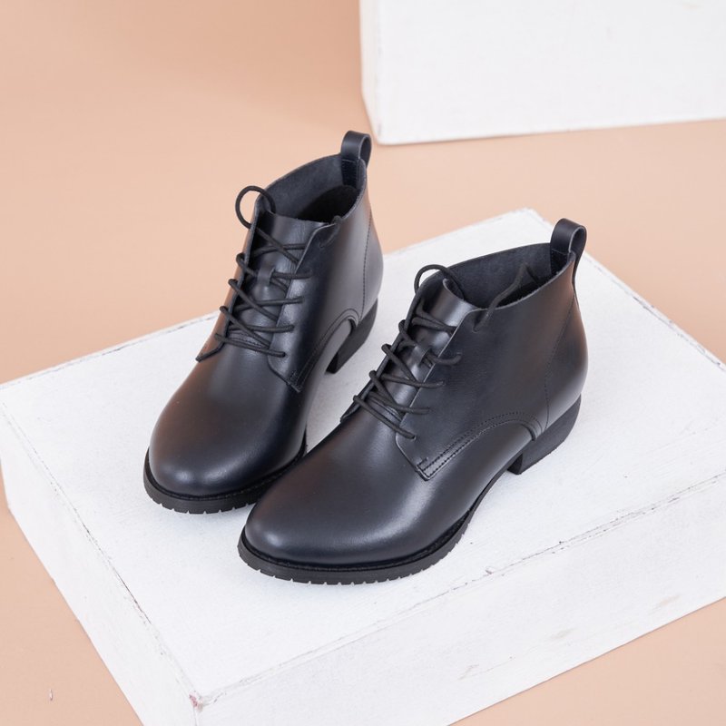 Short-cut _Flat strappy flat boots star black - รองเท้าบูทสั้นผู้หญิง - หนังแท้ สีดำ