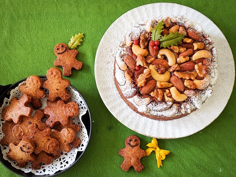 Vegan Christmas Cake and Gingerbread  Friends - เค้กและของหวาน - อาหารสด สีส้ม