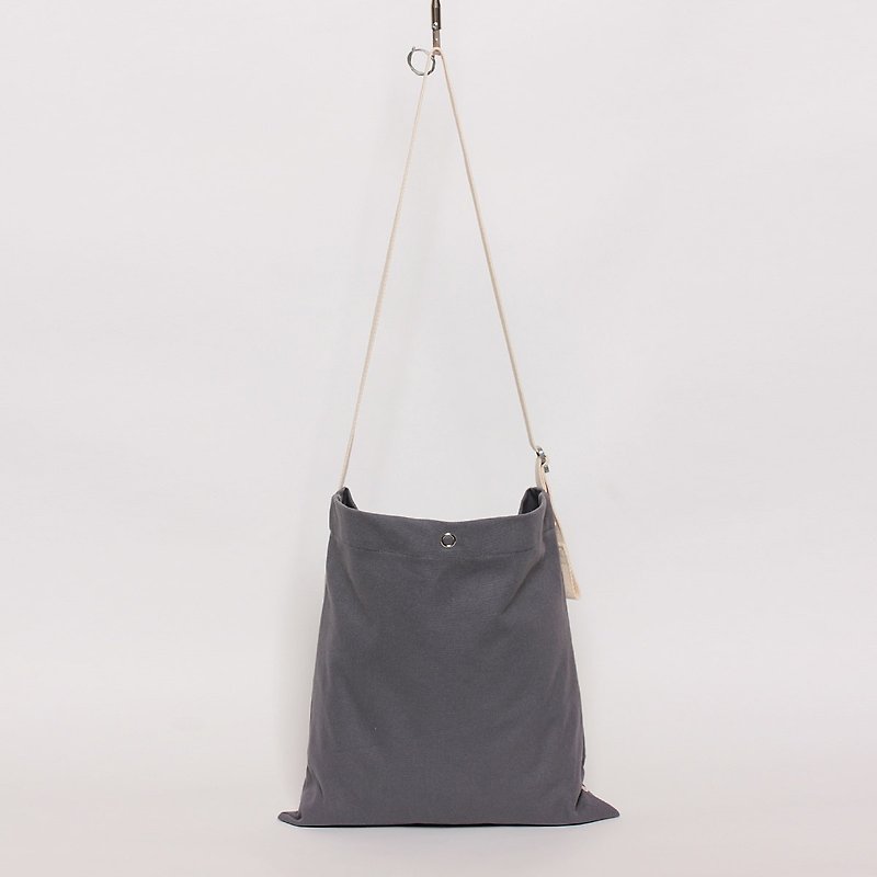 Cotton Flat Bag - กระเป๋าแมสเซนเจอร์ - ผ้าฝ้าย/ผ้าลินิน สีเทา