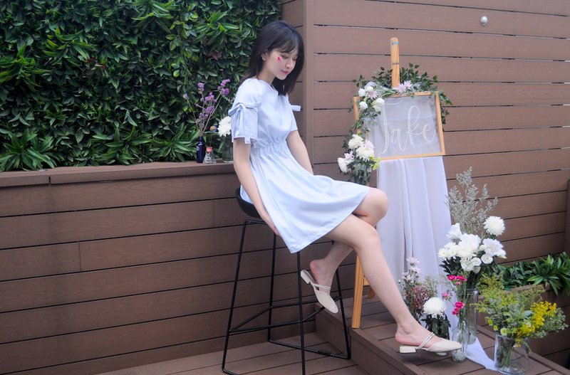 蝴蝶結袖立體束腰 little periwinkle dress - 洋裝/連身裙 - 聚酯纖維 藍色