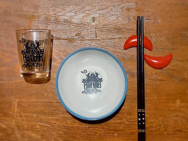 我愛迪化街－霞海城隍廟碗+廟杯+筷架組【女漢子藝術工作室】 - 餐桌布/桌巾/餐墊 - 陶 