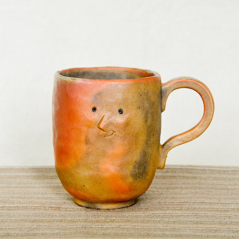 Wood fired pottery. Playful little face mug coffee cup 2 - แก้วมัค/แก้วกาแฟ - ดินเผา สีส้ม