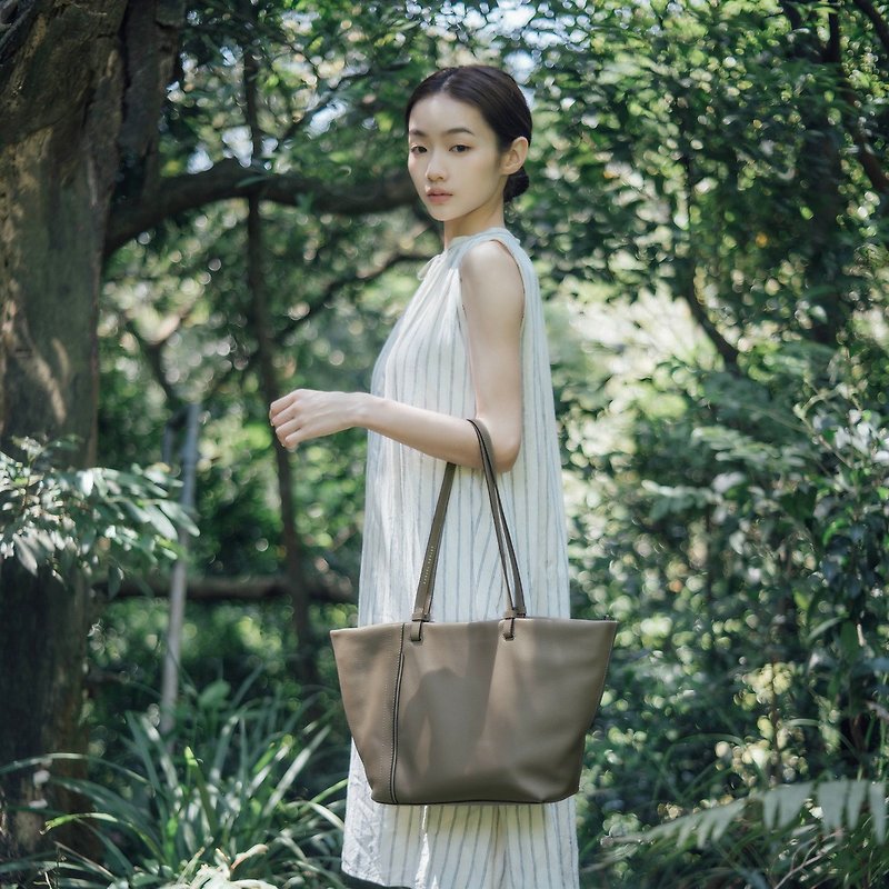 【NEW IN】Clementine Leather Tote Bag - Stone - กระเป๋าถือ - หนังแท้ สีเทา