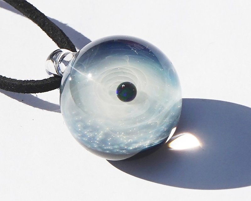 The world of the Milky Way. ver Milky way Black Opal filled glass pendant Universe - สร้อยคอ - แก้ว สีน้ำเงิน