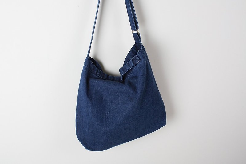 Denim2 way canvas tote bag - Blue - กระเป๋าแมสเซนเจอร์ - ผ้าฝ้าย/ผ้าลินิน สีน้ำเงิน