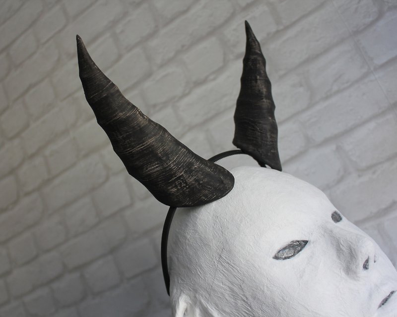Realistic black Demon Helloween horns on the headband