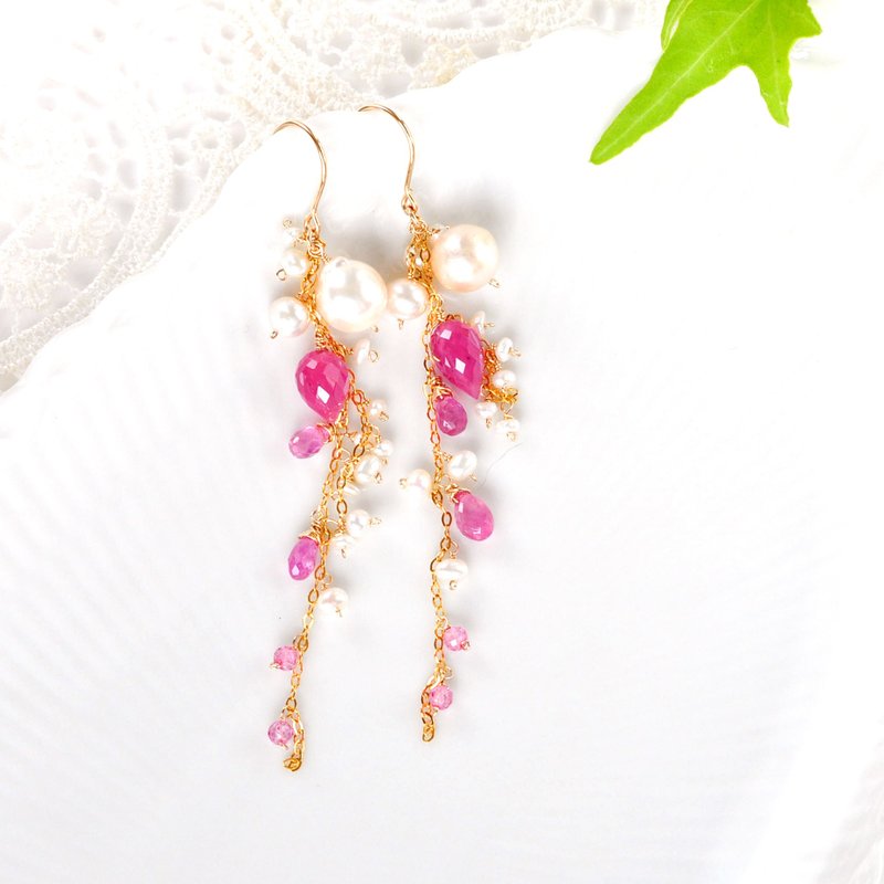 14kgf/ Rose bud Ruby flower bud x Akoya pearl earrings - ต่างหู - เครื่องเพชรพลอย สีแดง