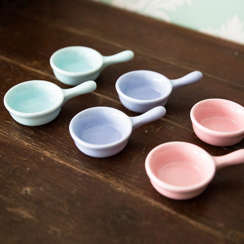 Constellation SECLUSION OF SAGE / pink three-color small dishes - จานเล็ก - เครื่องลายคราม 