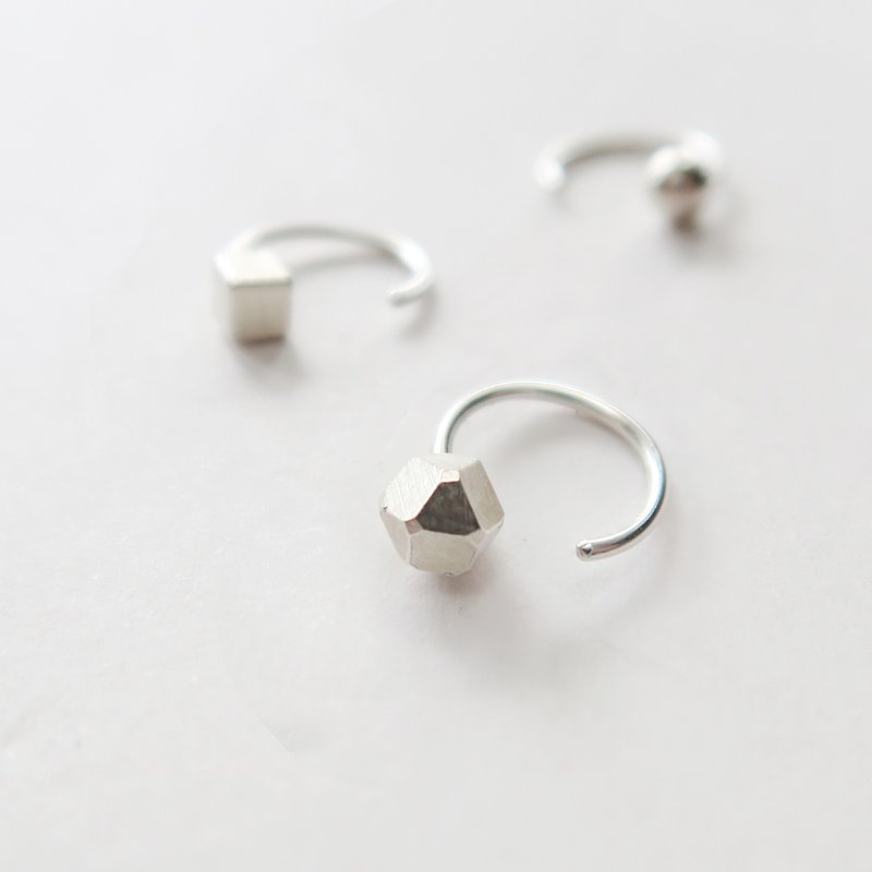 925 Silver Geometric Small Stone C-Shaped Earrings - Corner Stone, Square Stone, - ต่างหู - เงินแท้ สีเงิน