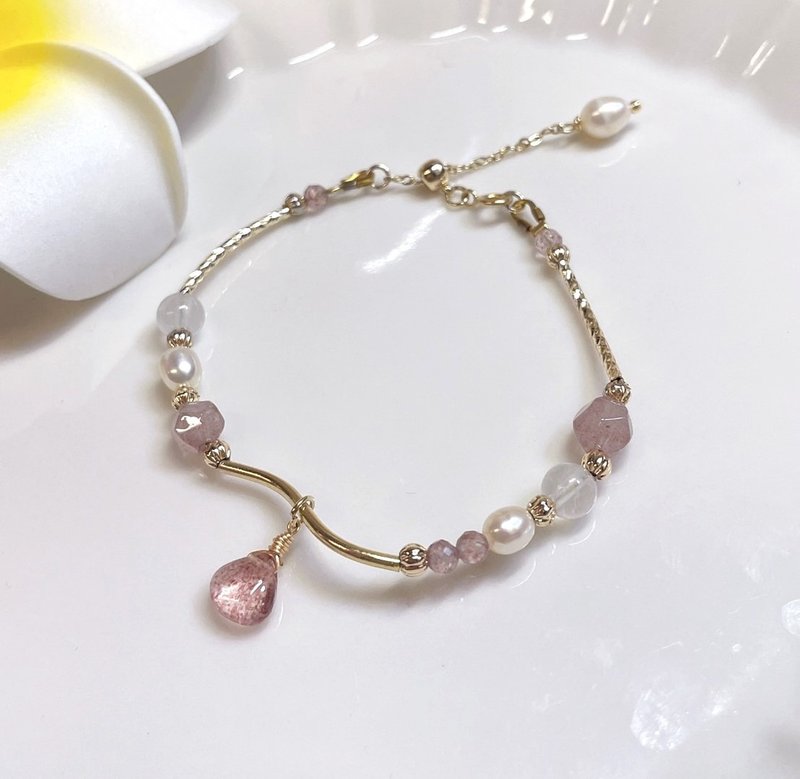 Peach Blossom/Fate/Moonstone/Strawberry Crystal/Freshwater Pearl//Crystal 14K gold-filled bracelet - สร้อยข้อมือ - โลหะ ขาว