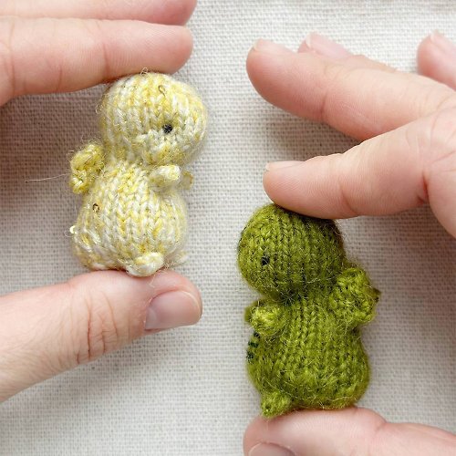 Cute Knit Toy Nano draco. Amigurumi baby dragon knitting pattern. English and Russian PDF.