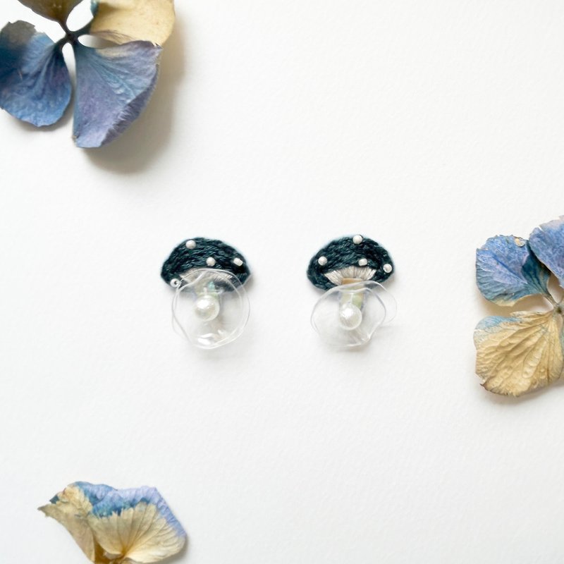 งานปัก ต่างหู สีน้ำเงิน - | fa.fa.Fa. | #180 | Handmade embroidery earrings_pierced