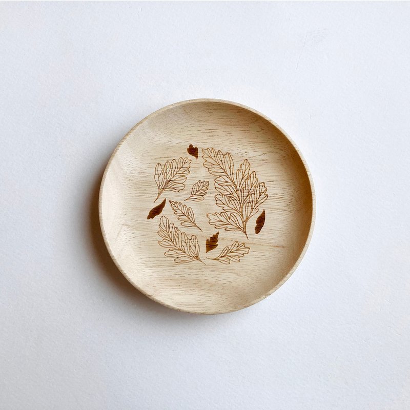 Fern Pattern Wooden Plate - Small - Davallia griffithiana - จานและถาด - วัสดุอื่นๆ สีนำ้ตาล