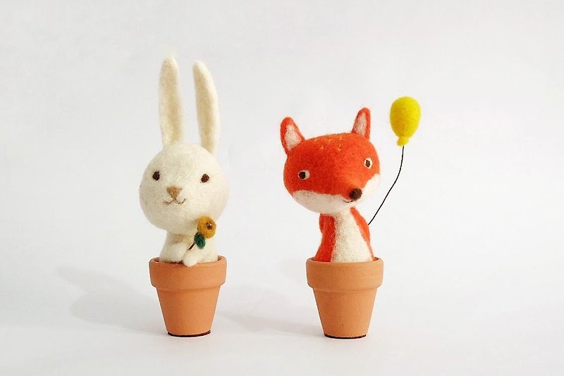 I have something to say about the potted white rabbit and yellow flower - ตุ๊กตา - ขนแกะ ขาว