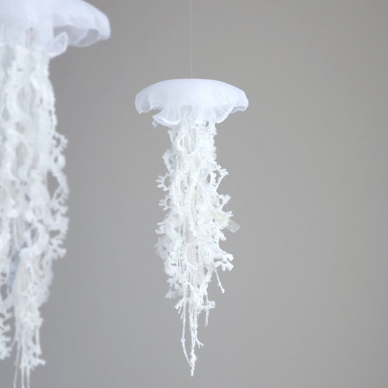 Jellyfish Mobile ( size:S / White ) 1pc, Home decor Hanging Ornament - ตกแต่งผนัง - เส้นใยสังเคราะห์ ขาว