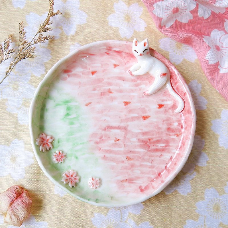 [Customized Plate] Spring Sakura White Cat (Large Plate) | Ceramic Card Writing - จานและถาด - เครื่องลายคราม สึชมพู