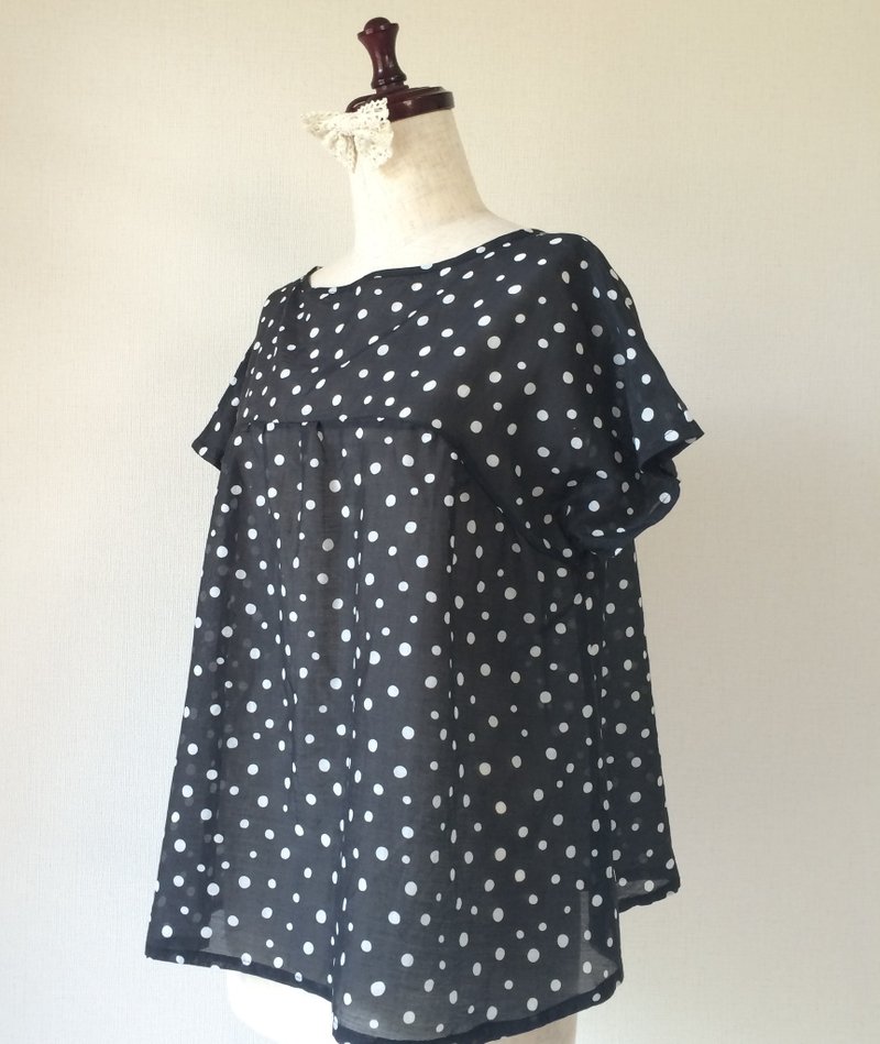 Polka dot flare blouse - เสื้อผู้หญิง - เส้นใยสังเคราะห์ สีดำ