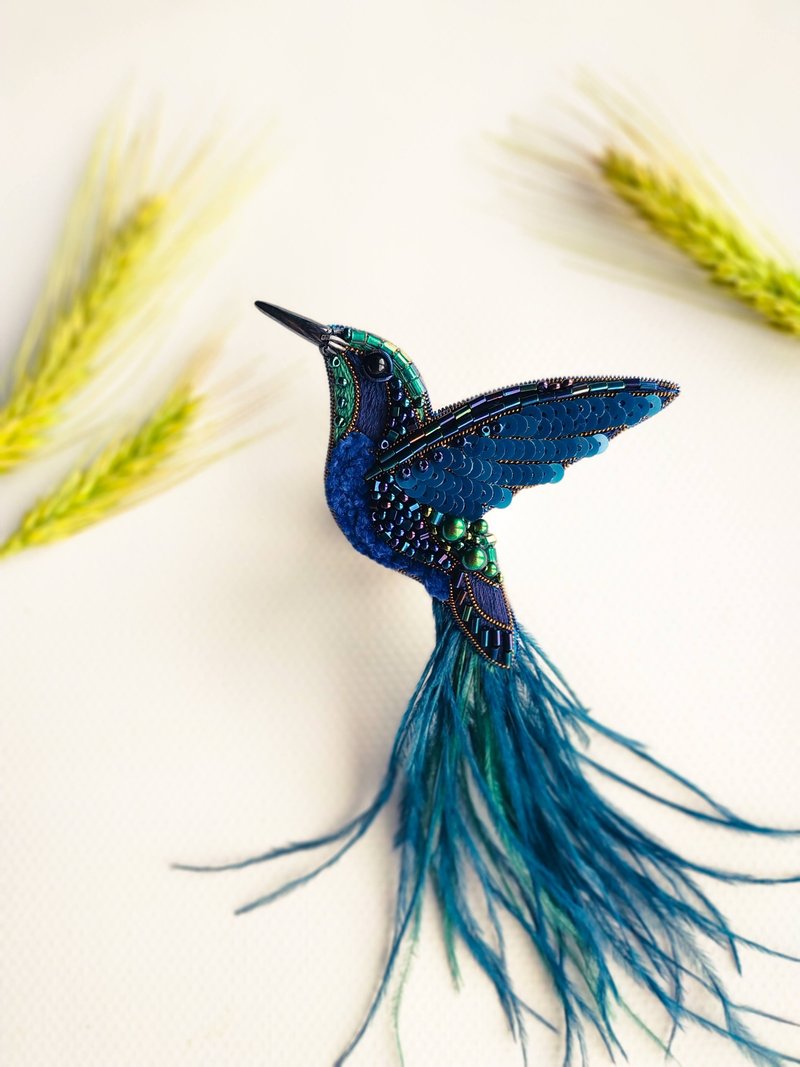 Embroidered hummingbird brooch made of seed beads and feather - Brooches - Other Materials Blue