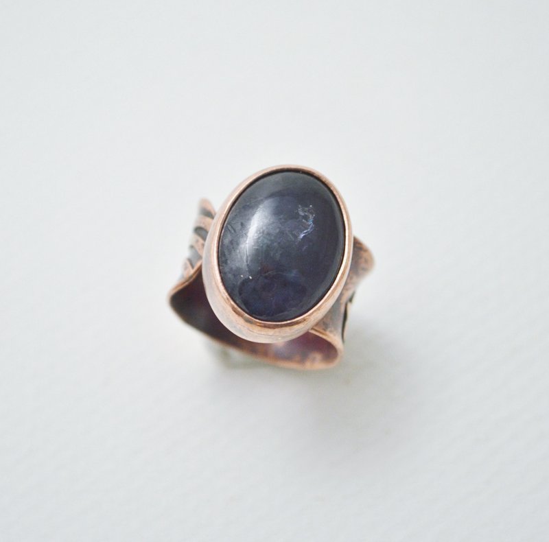 The Stars-Iolite Sunstone‧Oxidized Copper Wide Open Ring - แหวนทั่วไป - ทองแดงทองเหลือง 