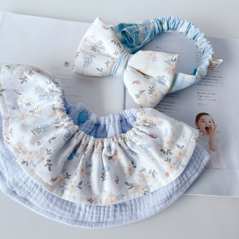 Sky blue British floral natural dyeing princess lotus leaf bib + baby headband full month gift box - ของขวัญวันครบรอบ - ผ้าฝ้าย/ผ้าลินิน 